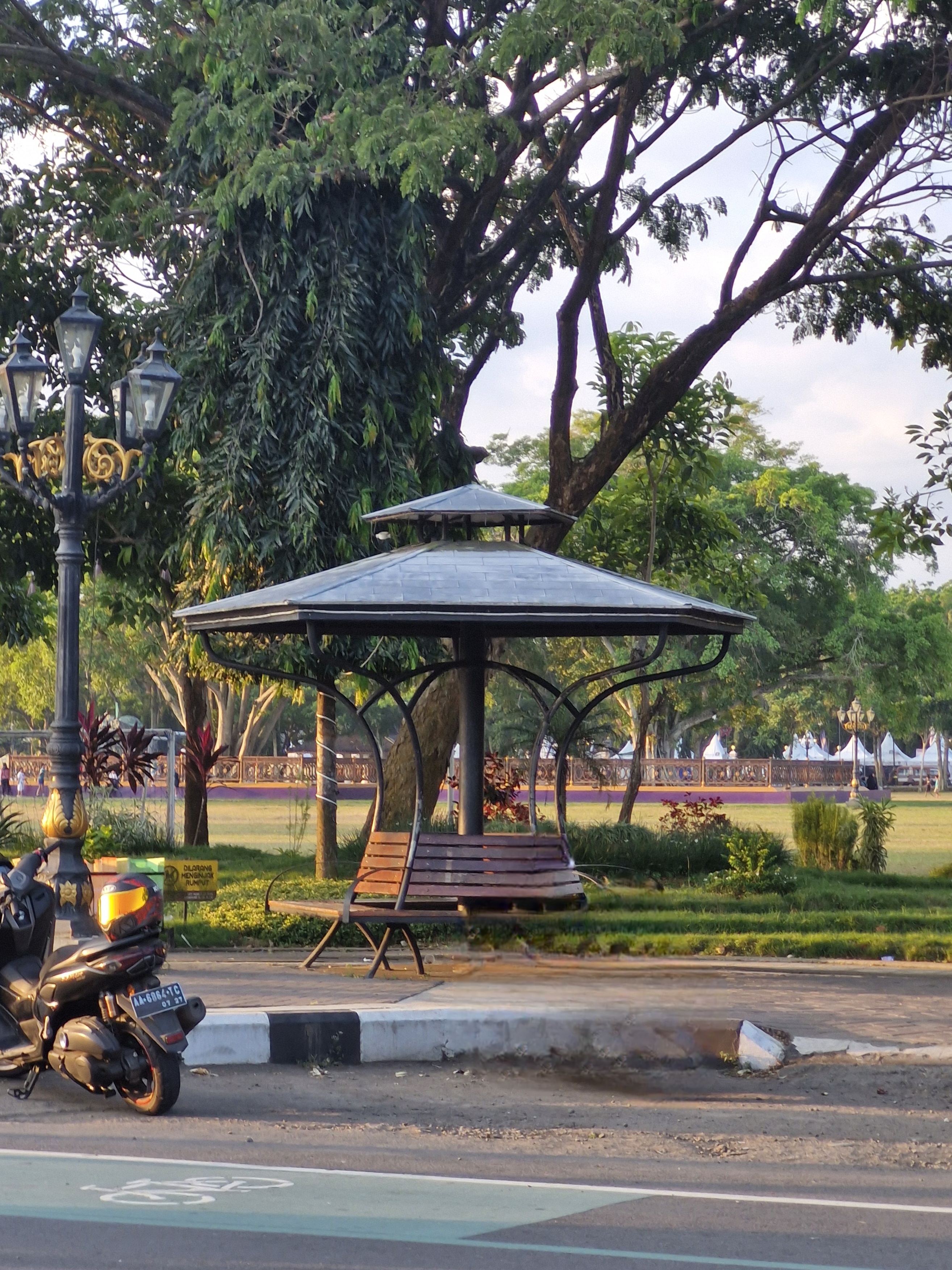 Gambar latar laman FAQ dan kontak